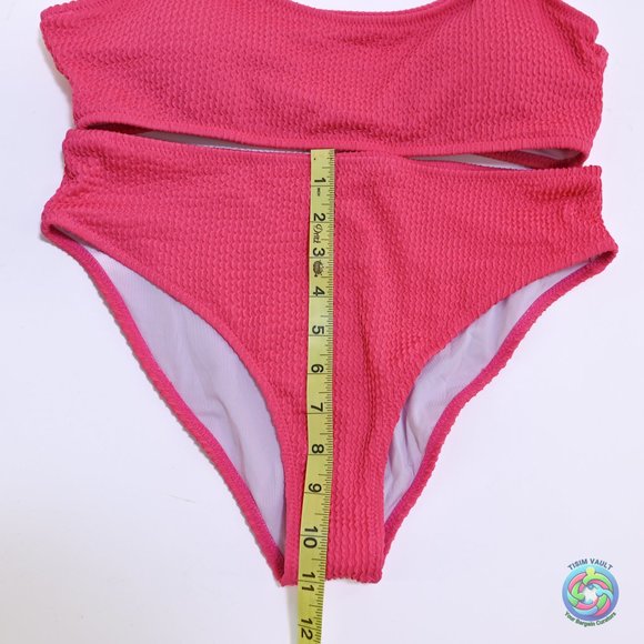 🌹 Trend-Setter Alert! - Chic Rose Red Bikini Set L - Own the Beach! 🌴 - Picture 7 of 9